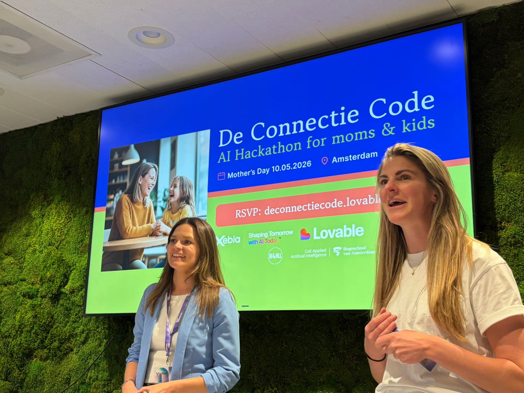 Participants building together at the Ladies Build With AI Deconnectiecode hackathon